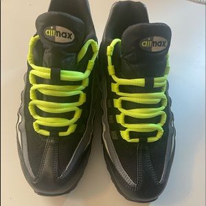 Nike air max 95 black and neon green. Worn only 3x’s. Great condition.